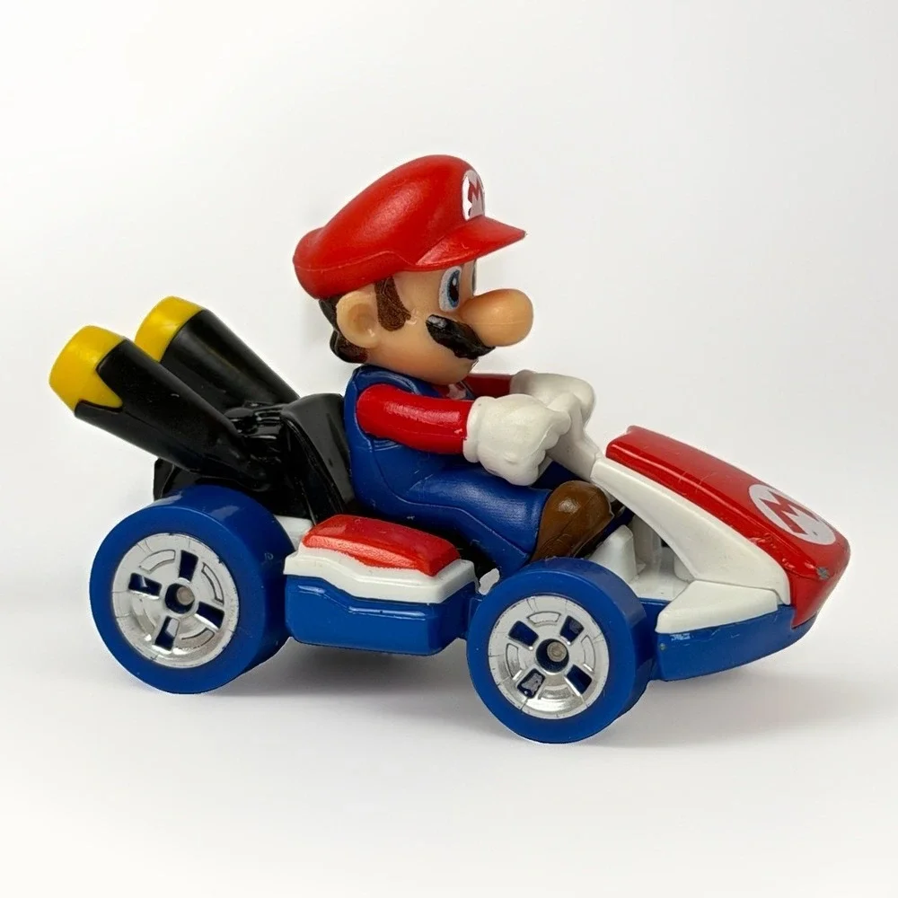 Hot Wheels Mario Kart Mario Standard Kart Die-Cast Car – 2018 Mattel Blue Wheels